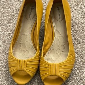 Leather Giani Bernini Mustard Peep Toe Wedges Size 7